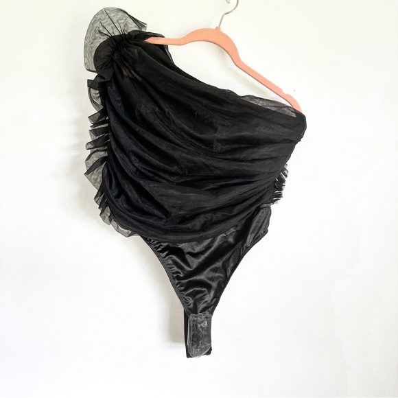 NWT PrettyLittleThing Black Sheer Ruffle One Shoulder Bodysuit sz 2 - Picture 7 of 13